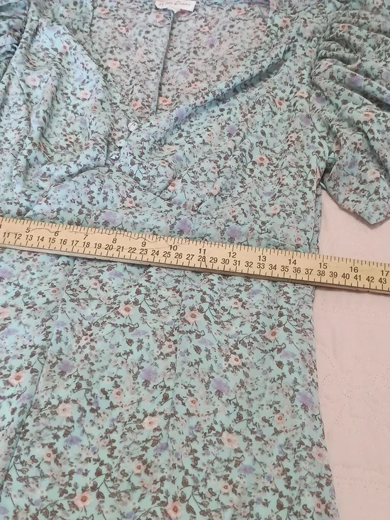 By The River Light Green Floral Puff-Sleeve Maxi Dress - Picture 5 of 11